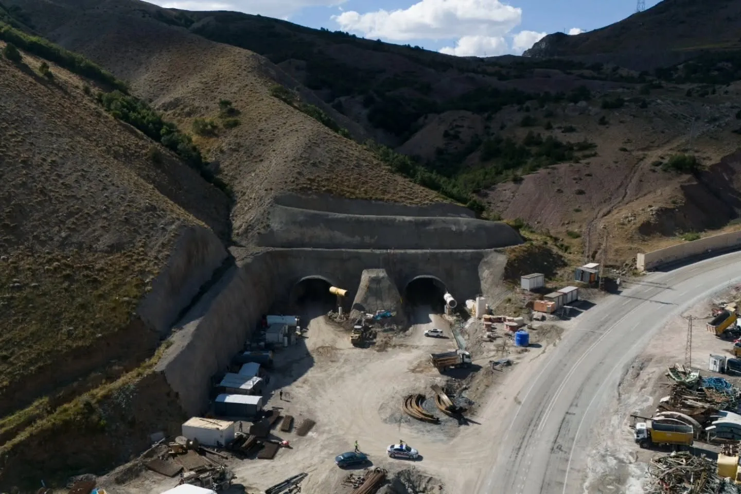Erzurum-Bingöl Yolculuğunu Kısaltacak Çirişli Tüneli’nde Çalışmalar Sürüyor