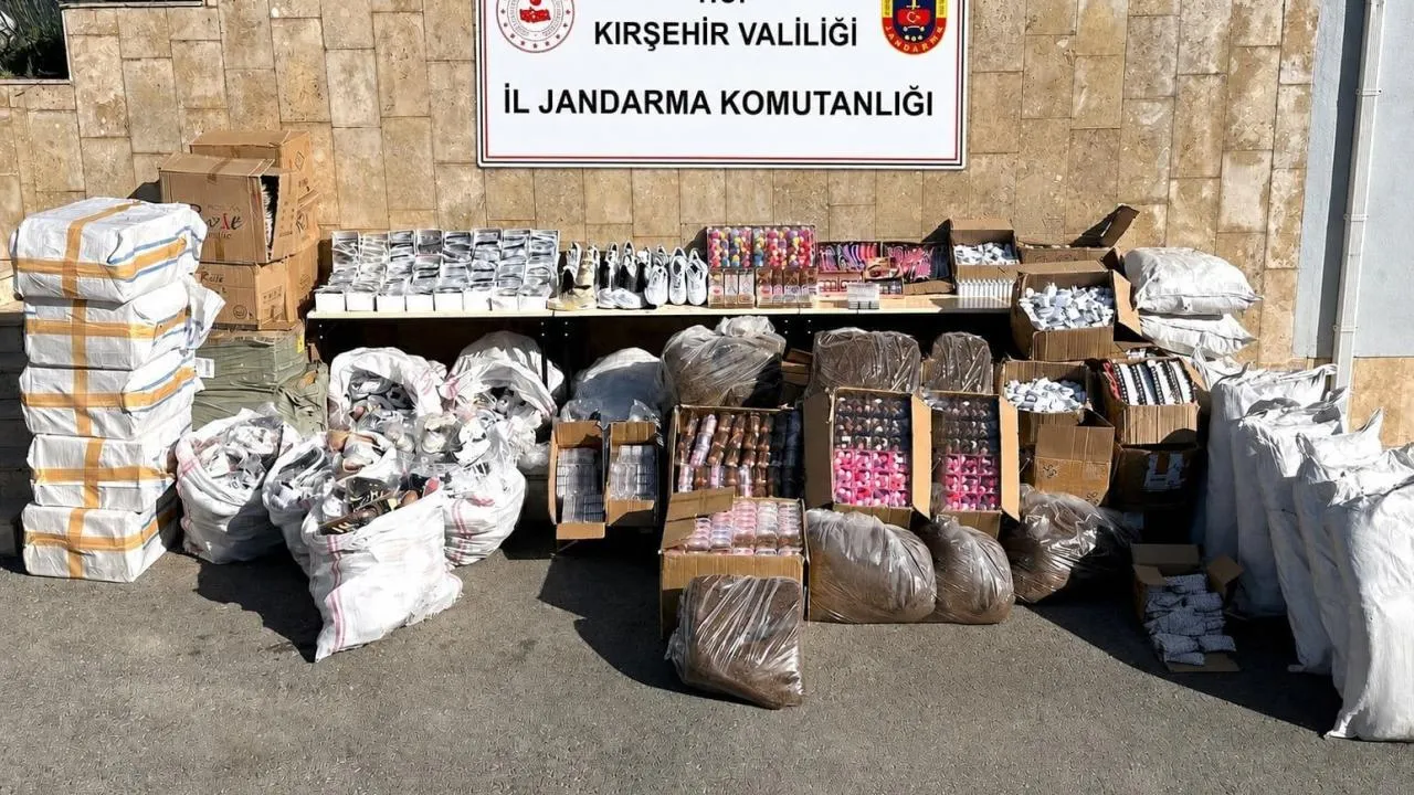 Kırşehir'de dev kaçakçılık operasyonu: 5 bin 23 ürün ve 500 kg tütün ele geçirildi!