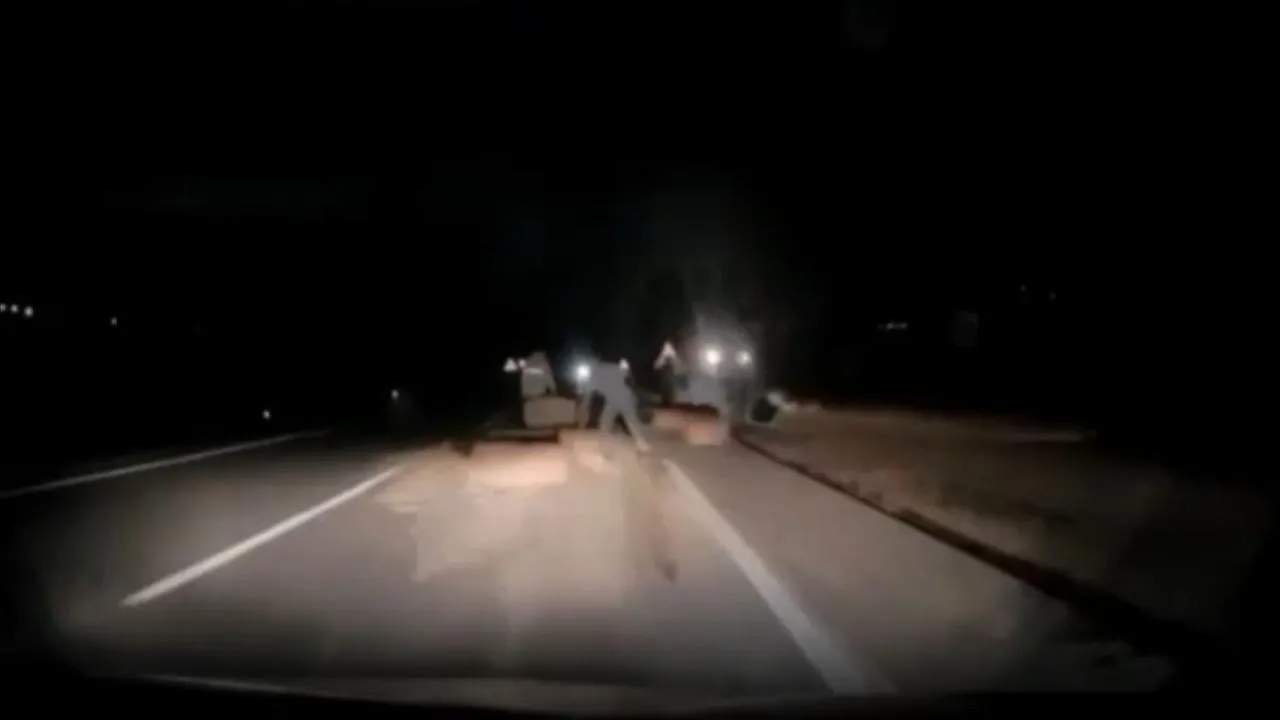 Tokat'ta Saman Balyası Koyarken Otomobil Çarptı! O Anlar Kamerada