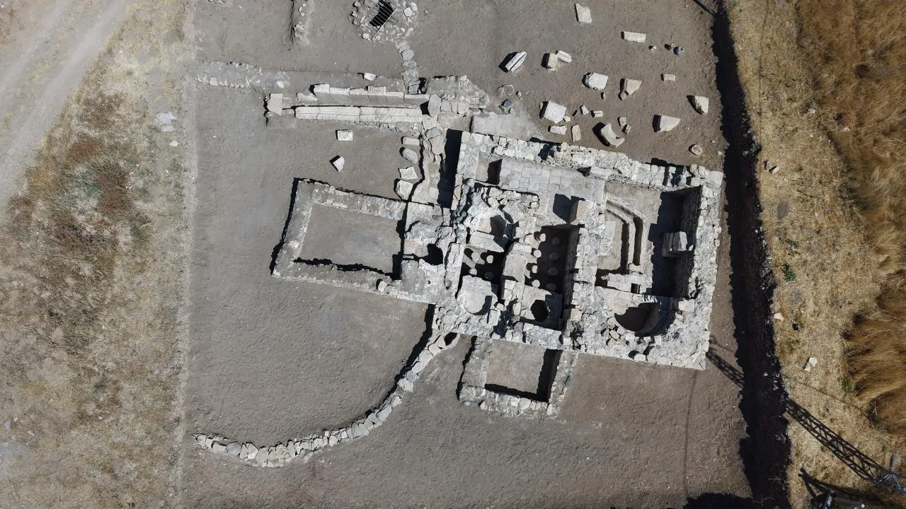 Bir Fidanın Ardında 1800 Yıllık Roma Villası Gün Işığına Çıktı!