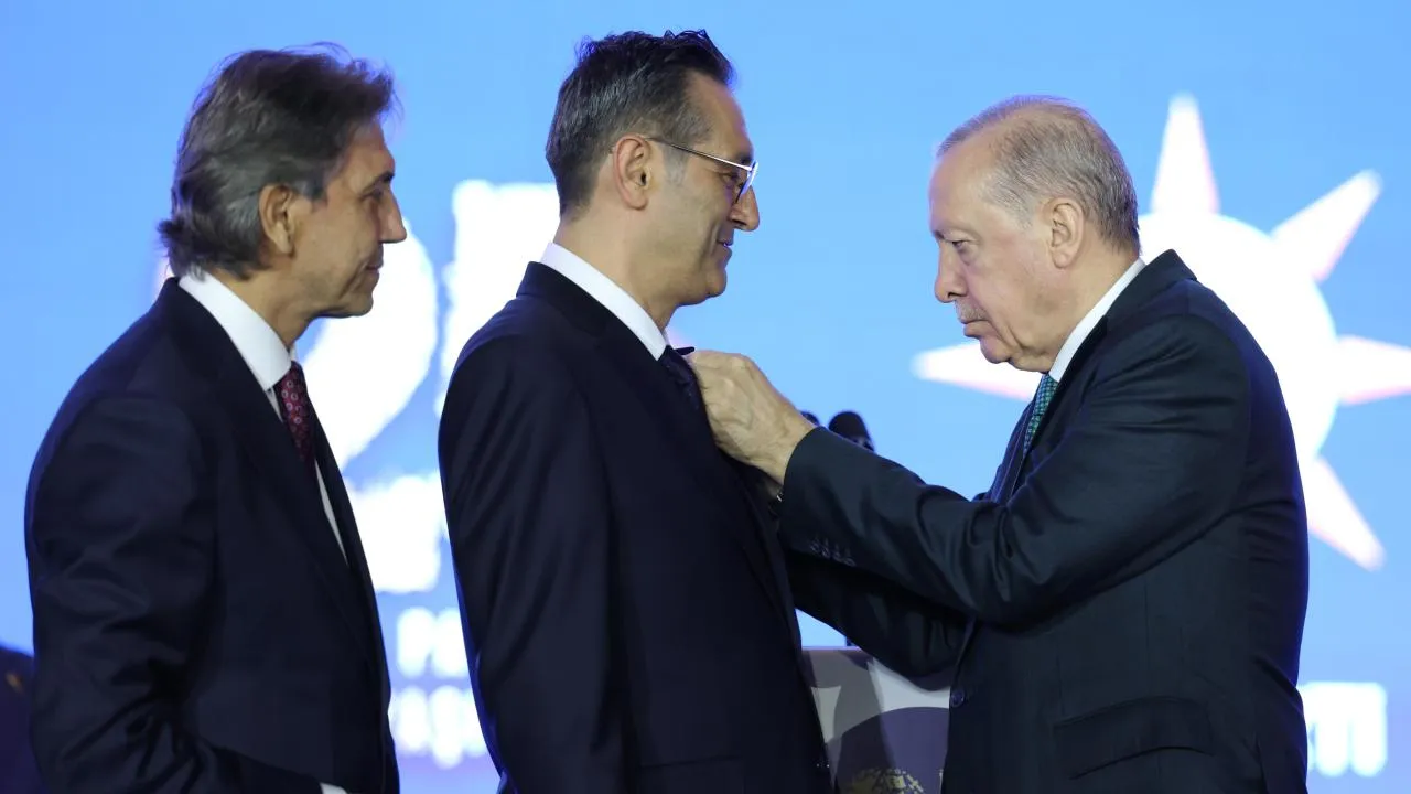 AK Parti'ye 3 Milletvekili ve 7 Belediye Başkanı Katıldı: 25. Yıl Coşkusu!