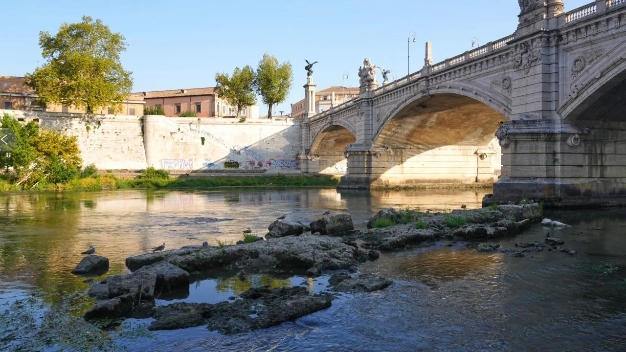 Roma'da Kuraklık Tarihi Ortaya Çıkardı: 2 Bin Yıllık Neron Köprüsü Su Yüzeyinde!