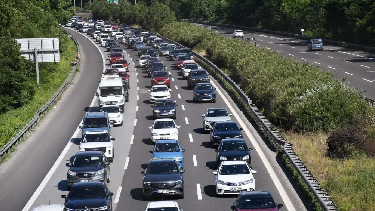 Trafikte Araç Sayısı Tırmanıyor: 207 Bin 508 Yeni Kayıt!