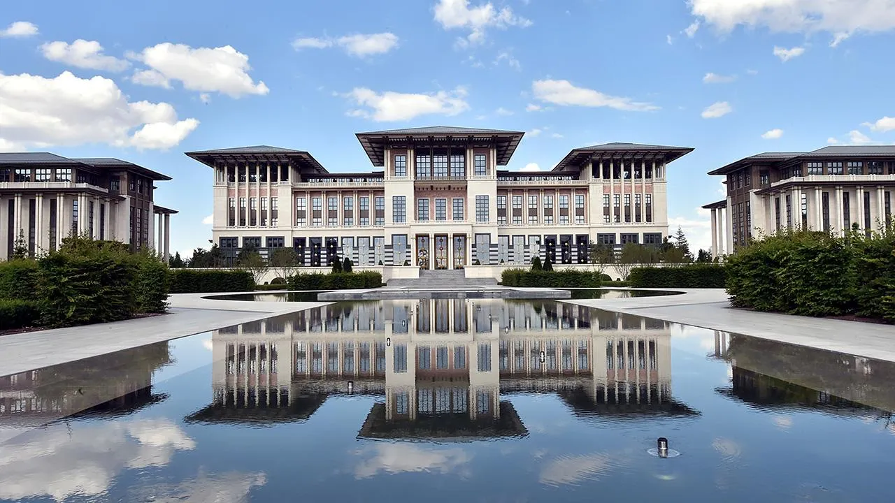 Ankara'da Ağaçlık Alanda Yangın: Bir Kişi Gözaltında, Ekipler Seferber Oldu!