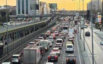 İstanbul'da Trafik Kabusu! Triatlon Şampiyonası İçin Onlarca Yol Kapatıldı